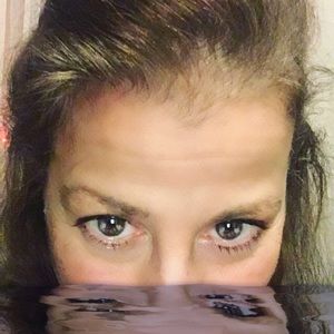 Meet your Posher, Eleni